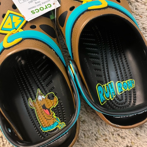 CROCS Scooby-Doo! Classic Clog Brown/Black Unisex Size - Picture 5 of 6